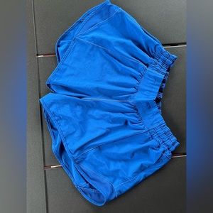 Lululemon Hotty Hot Low-Rise short 4 in. Poolside blue. Size 8